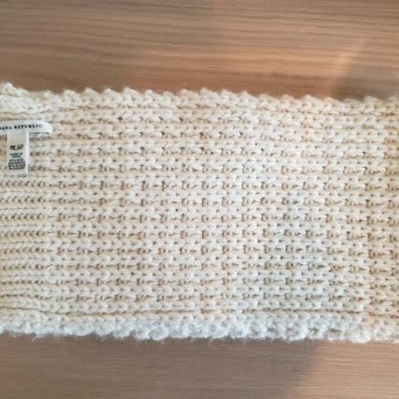 Banana Republic Knit Scarf - Picture 5 of 8